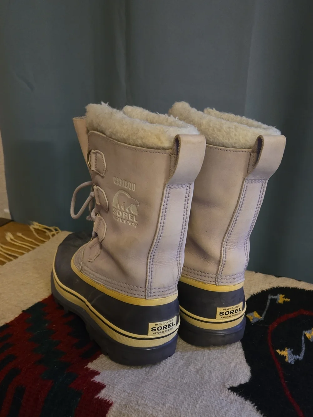 Womans Sorel Caribou Waterproof Boots - Lavender, Black & Cream Trim Size 9